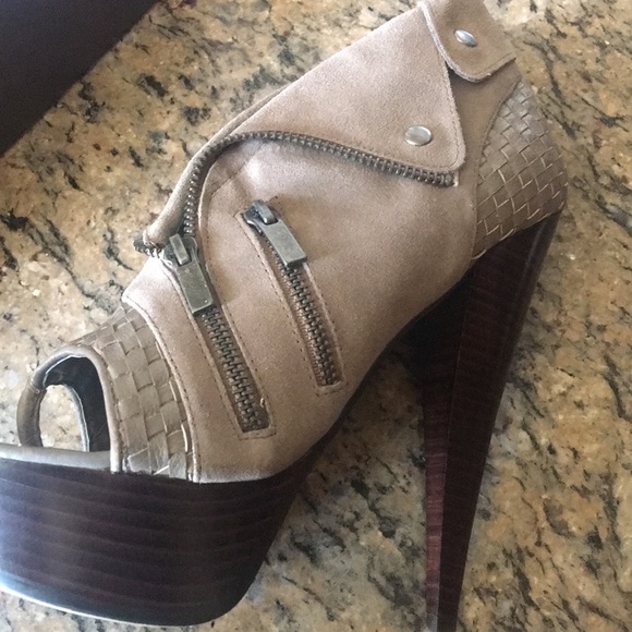 Bebe open toe booties tan with zip detailing. Hot! - Picture 4 of 4